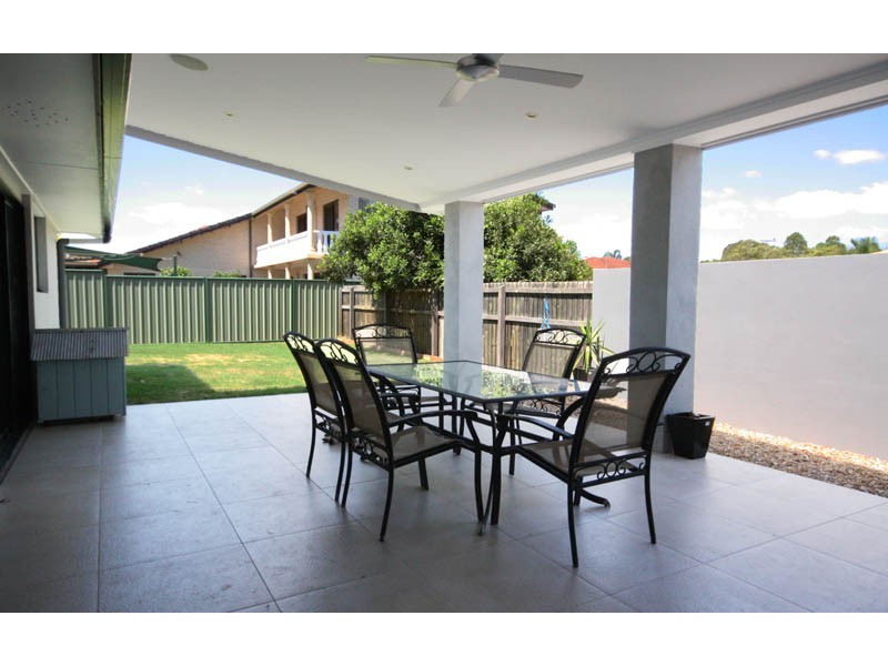 1 Ambrosius St, Carindale QLD 4152