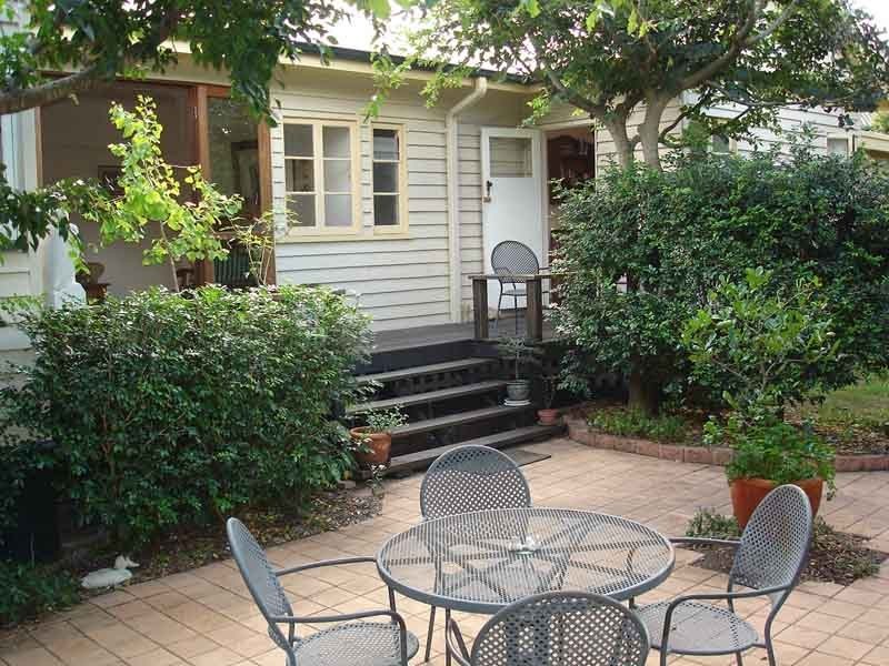 27 Stuartholme Rd, Bardon QLD 4065