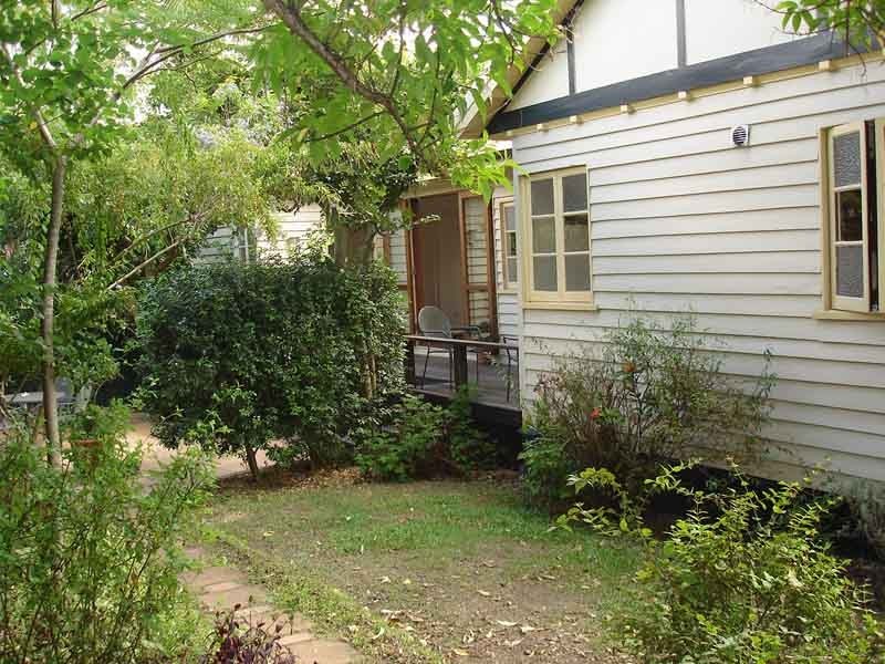27 Stuartholme Rd, Bardon QLD 4065