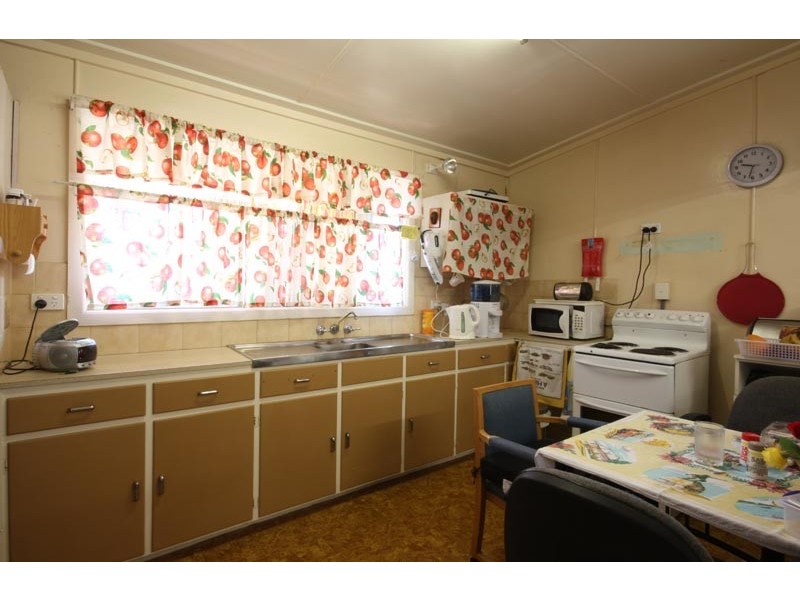 135 Wondall Rd, Wynnum West QLD 4178