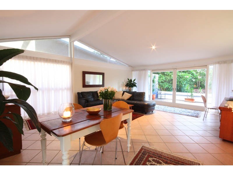 3 Lois St, Kenmore QLD 4069