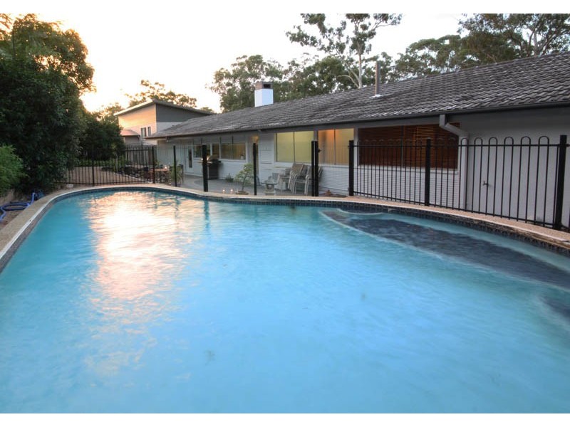 3 Lois St, Kenmore QLD 4069