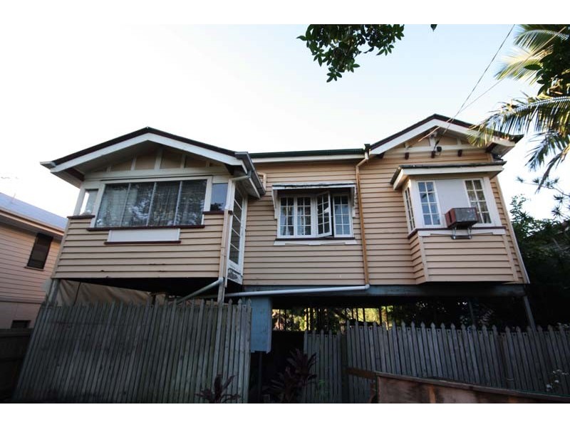 12 Perth St, Camp Hill QLD 4152