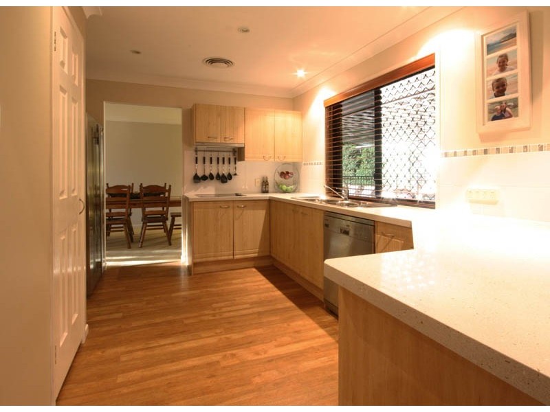 4 Diana Place, Manly West QLD 4179