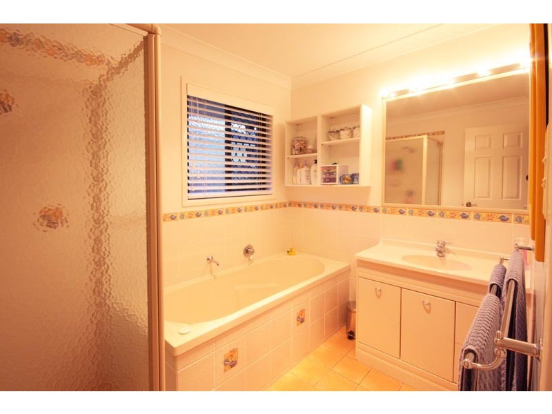 4 Diana Place, Manly West QLD 4179