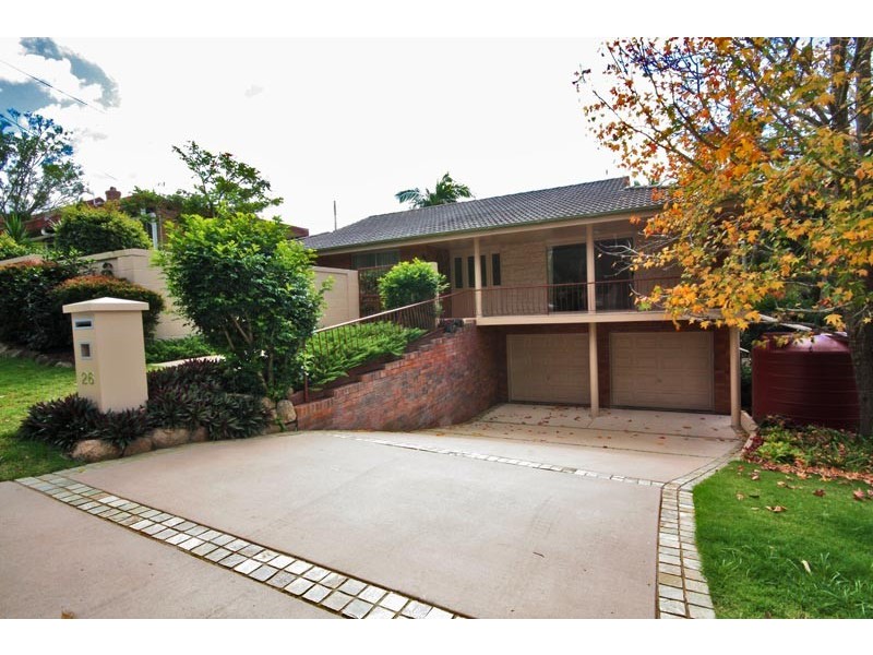 26 Kersley Rd, Kenmore QLD 4069