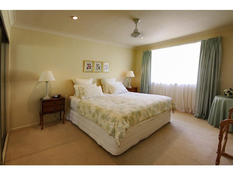 26 Kersley Rd, Kenmore QLD 4069