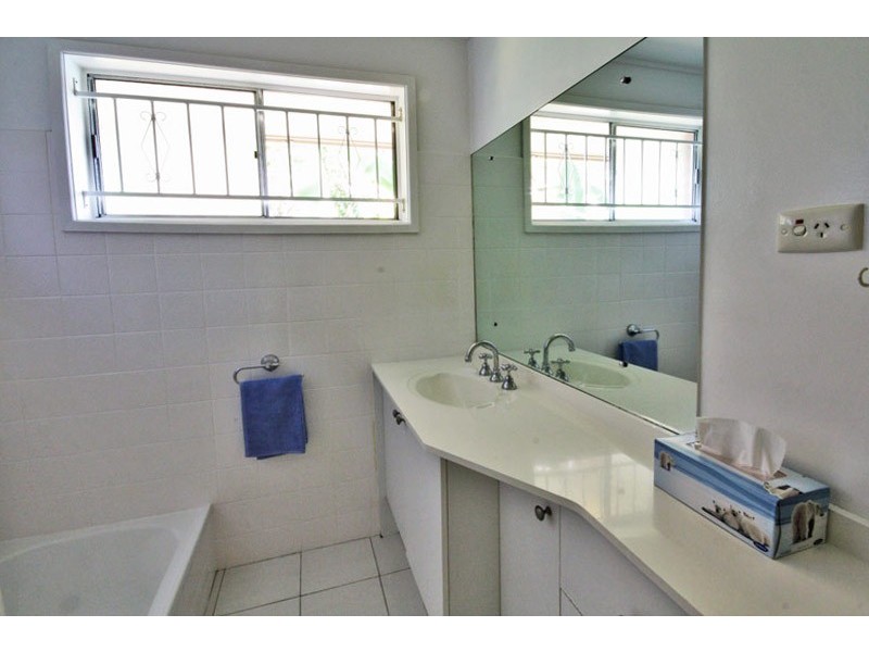 26 Kersley Rd, Kenmore QLD 4069