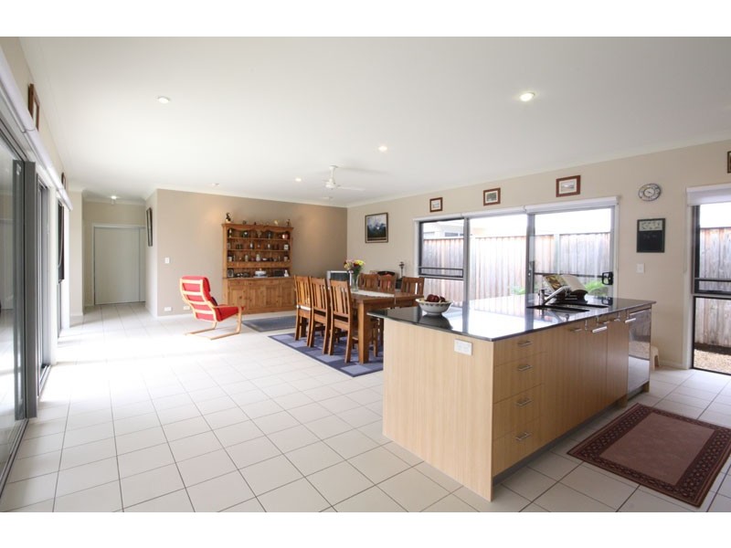 68 Mossvale Dr, Wakerley QLD 4154