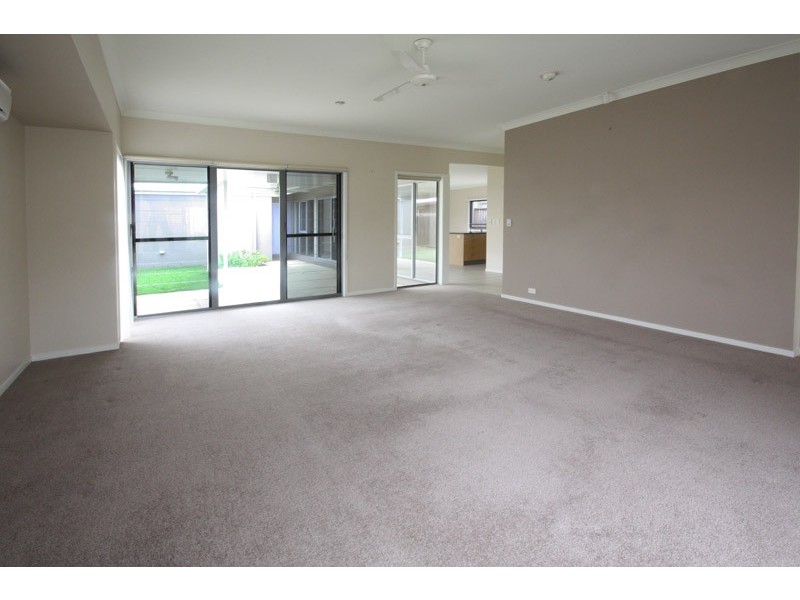 68 Mossvale Dr, Wakerley QLD 4154