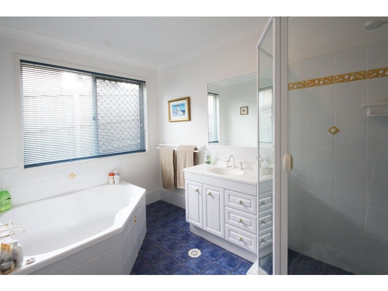 5 Fee Place, Eatons Hill QLD 4037