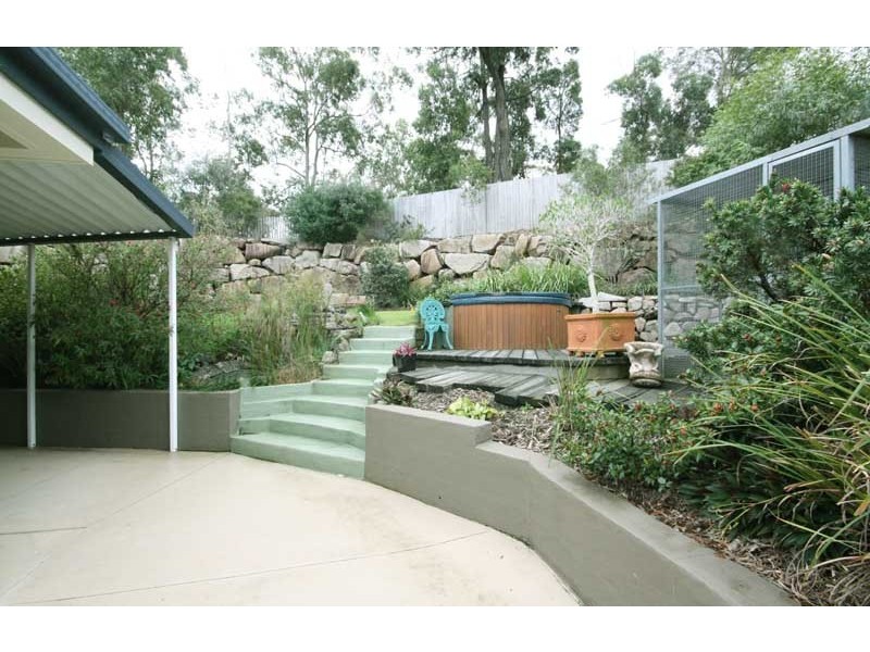 5 Fee Place, Eatons Hill QLD 4037