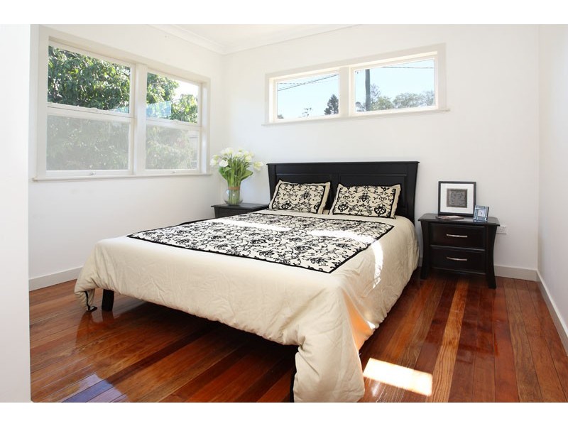 10 McDougall St, Graceville QLD 4075