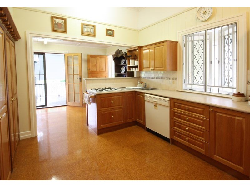 8 Curd Street, Greenslopes QLD 4120