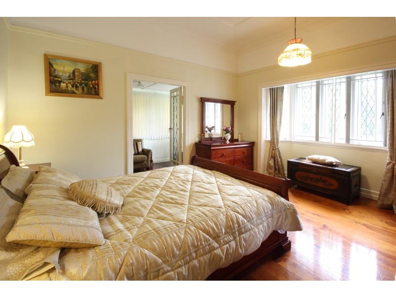 8 Curd Street, Greenslopes QLD 4120