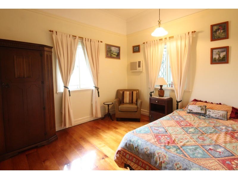 8 Curd Street, Greenslopes QLD 4120