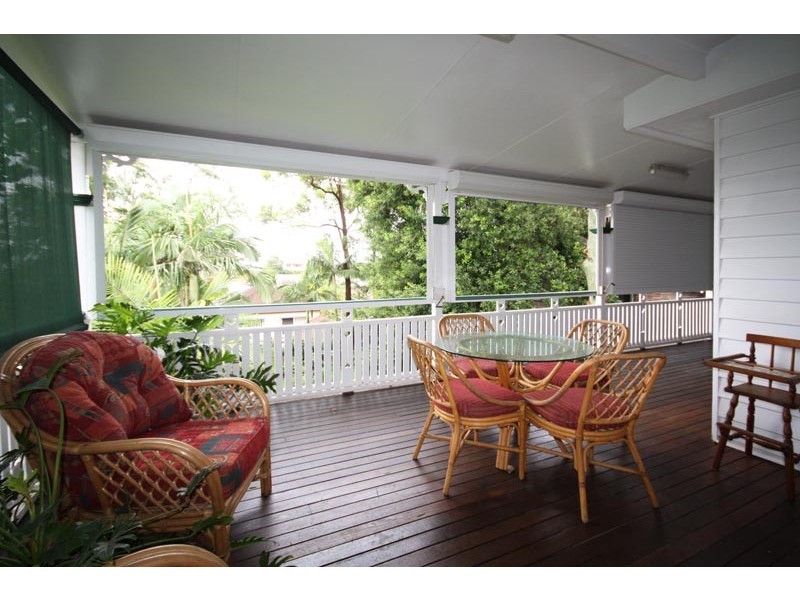 8 Curd Street, Greenslopes QLD 4120