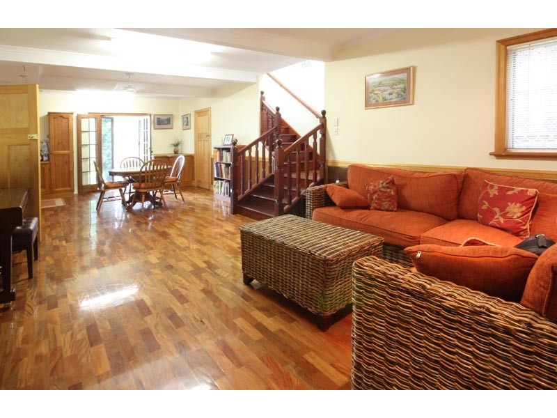 8 Curd Street, Greenslopes QLD 4120