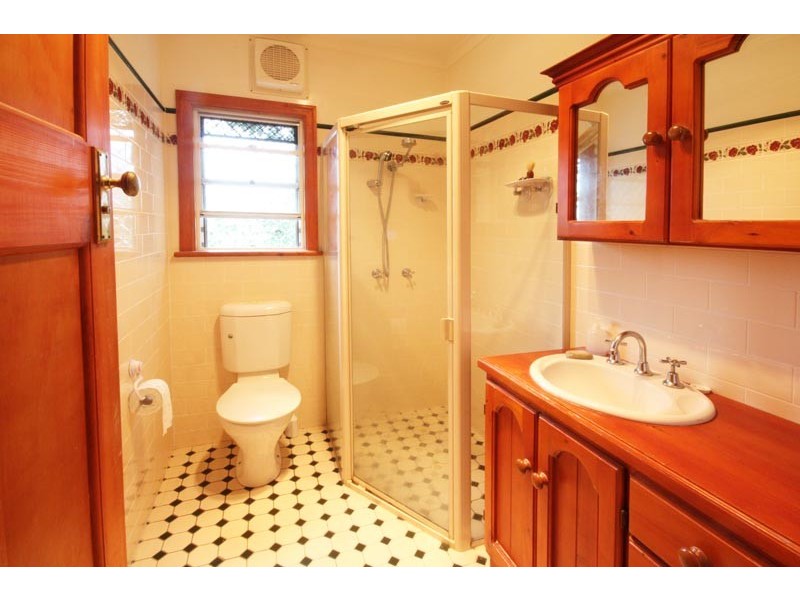 8 Curd Street, Greenslopes QLD 4120