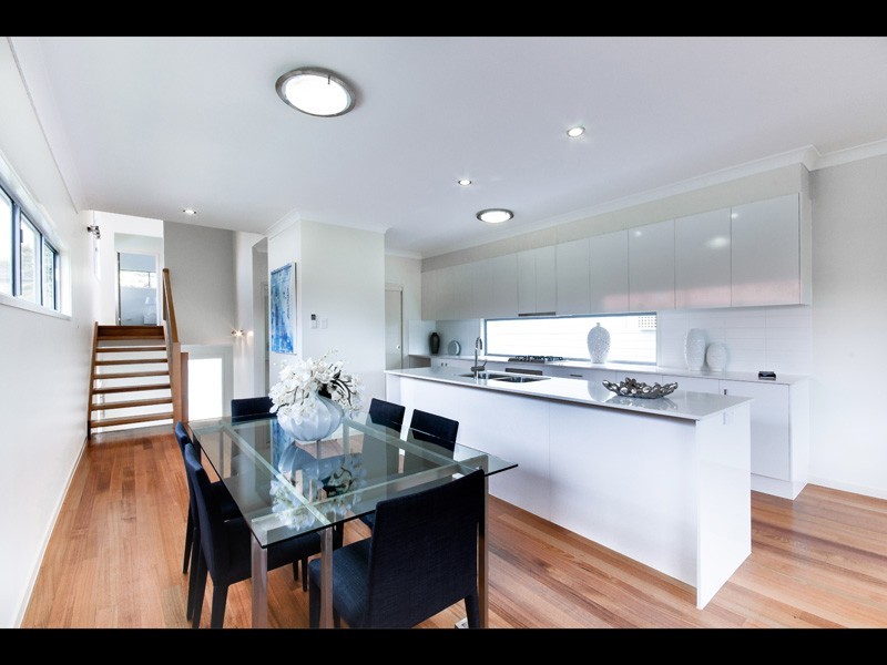 82 Raven Street, Camp Hill QLD 4152