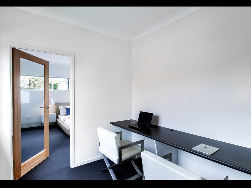 82 Raven Street, Camp Hill QLD 4152