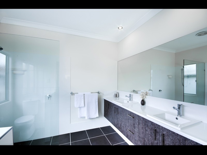 82 Raven Street, Camp Hill QLD 4152