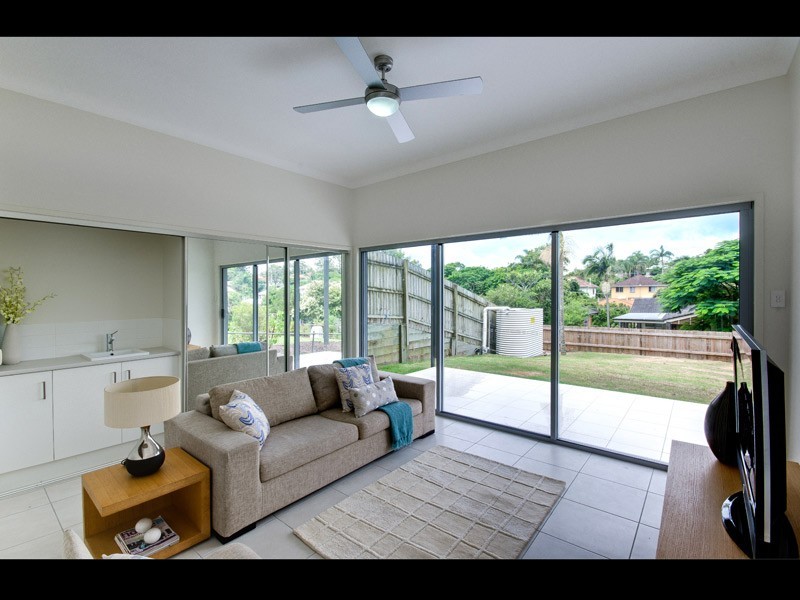 82 Raven Street, Camp Hill QLD 4152