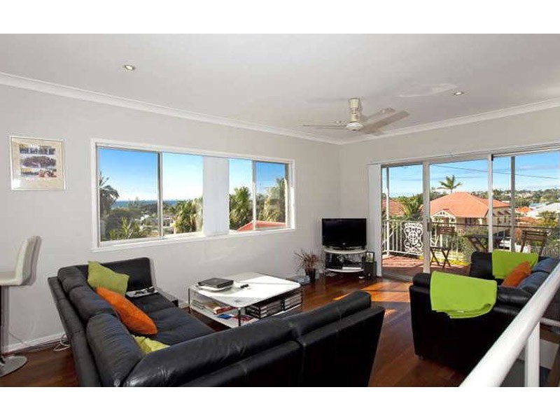 73 Glenora Street, Wynnum QLD 4178