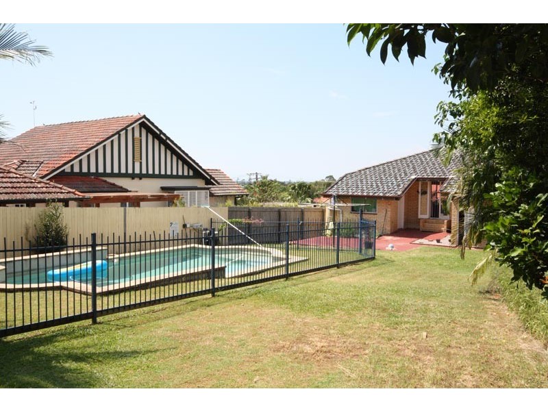 73 Glenora Street, Wynnum QLD 4178