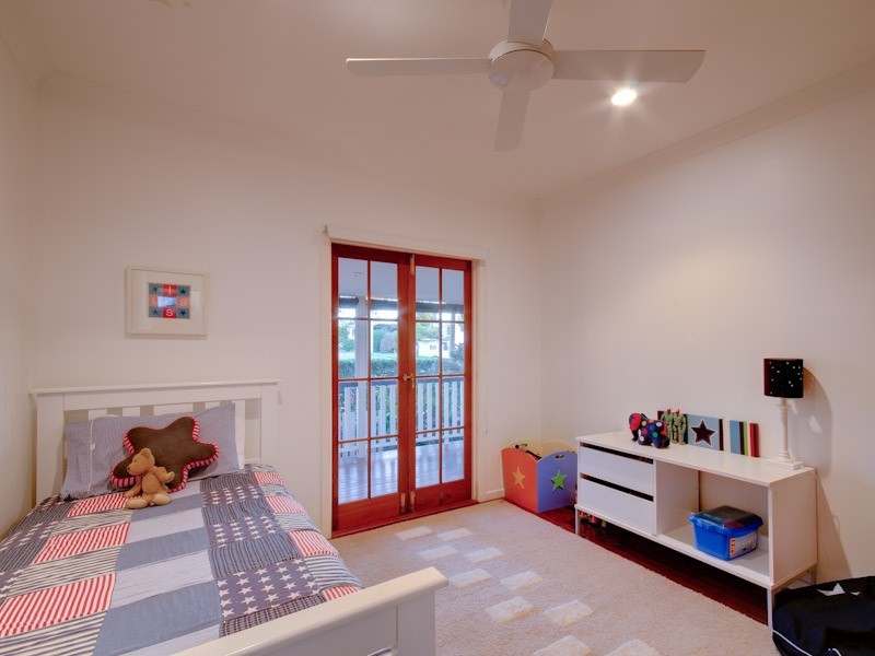 127 Picton Pde, Wynnum QLD 4178