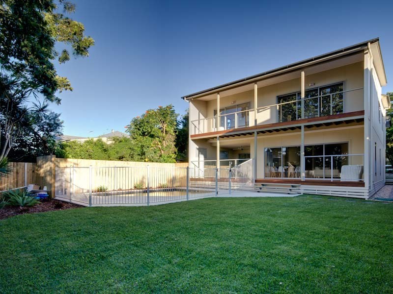 12 Perth st, Camp Hill QLD 4152