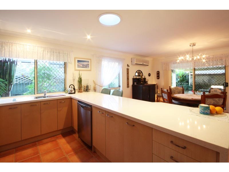 12 Ursula Place, Wynnum West QLD 4178