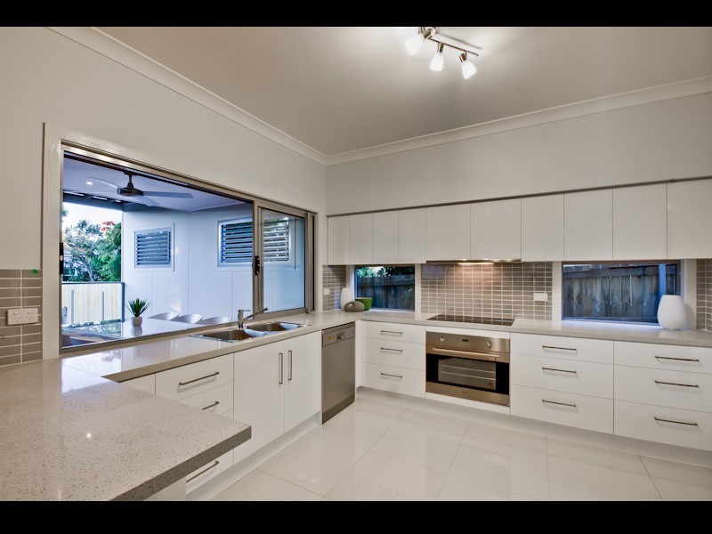 12 Perth st, Camp Hill QLD 4152