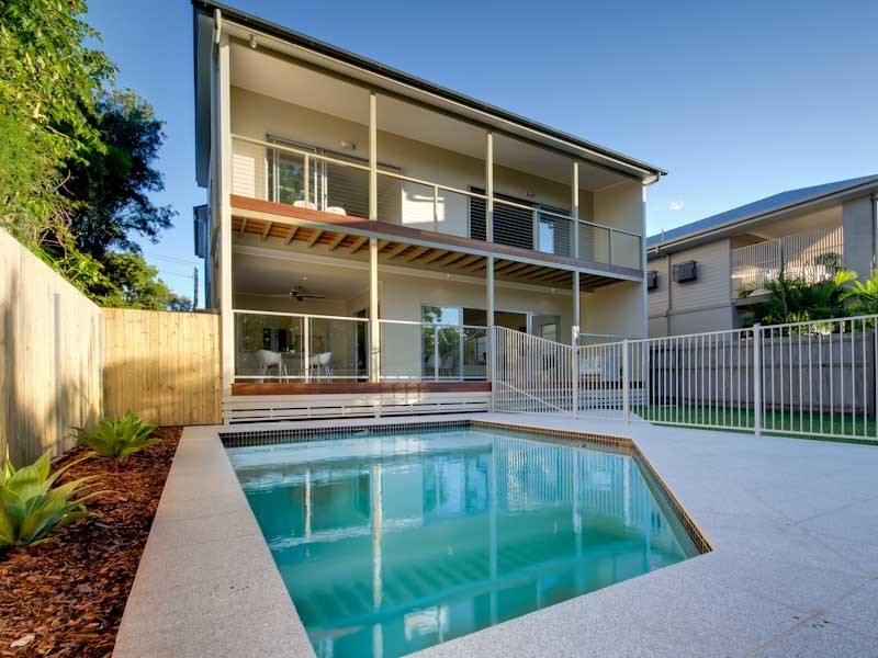 12 Perth st, Camp Hill QLD 4152