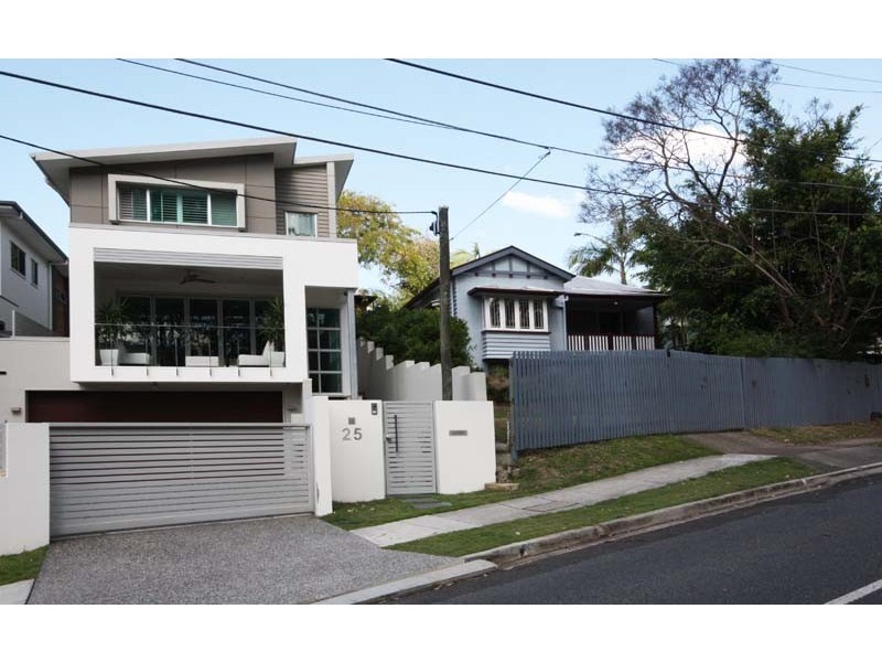 23 Bowman Pde, Bardon QLD 4065