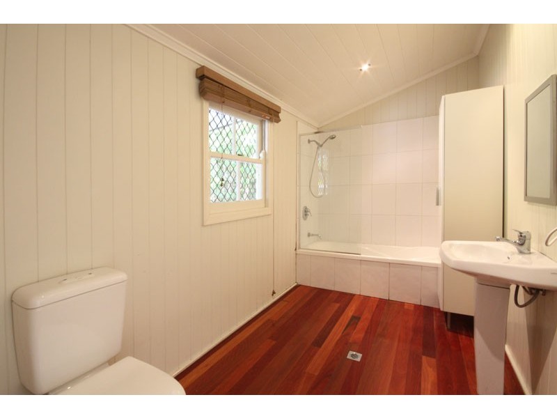 23 Bowman Pde, Bardon QLD 4065