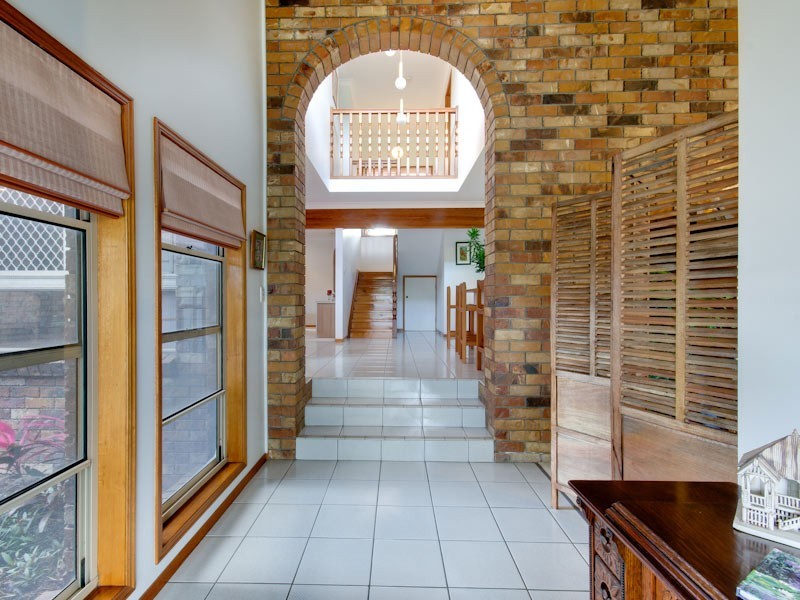 114  Cadogan Street, Carindale QLD 4152