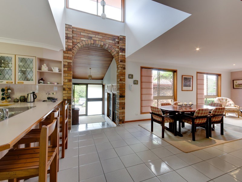 114  Cadogan Street, Carindale QLD 4152