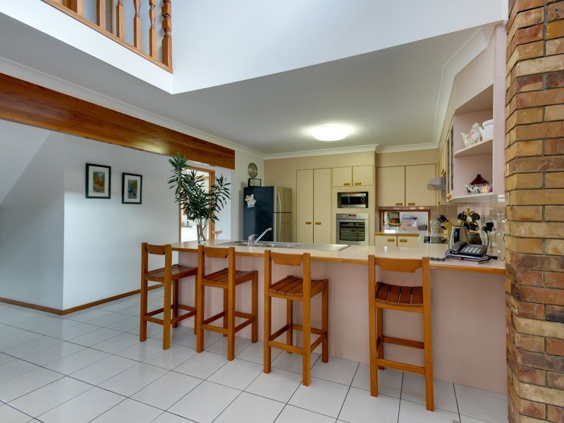 114  Cadogan Street, Carindale QLD 4152