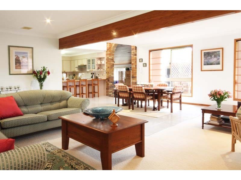 114  Cadogan Street, Carindale QLD 4152