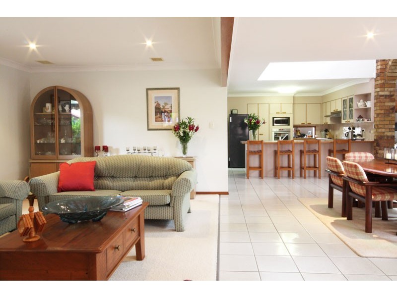 114  Cadogan Street, Carindale QLD 4152