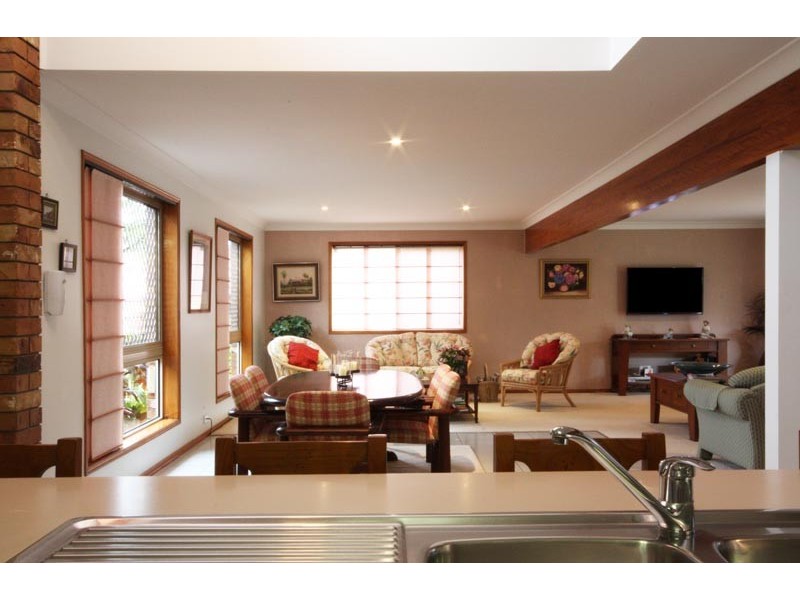 114  Cadogan Street, Carindale QLD 4152