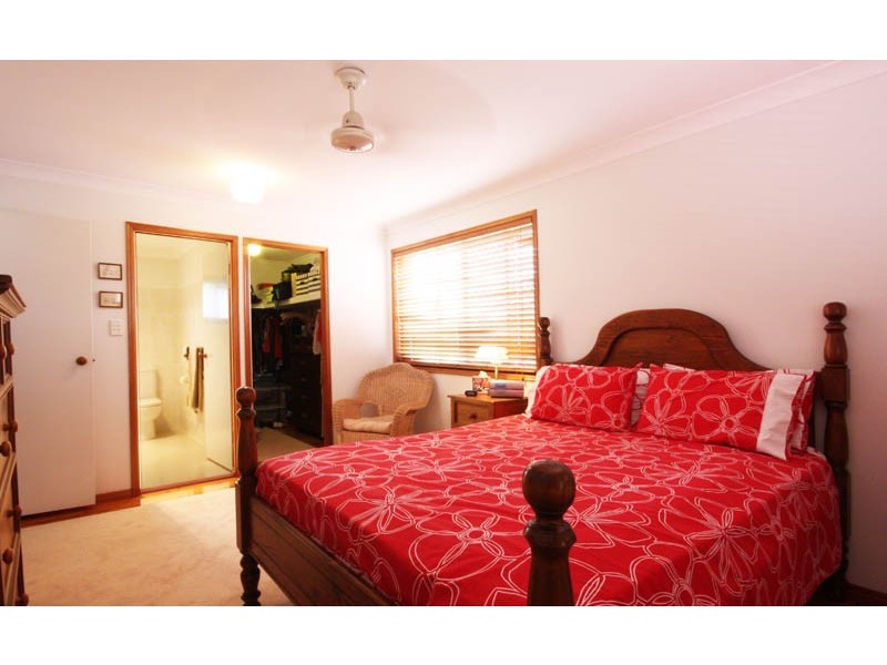 114  Cadogan Street, Carindale QLD 4152