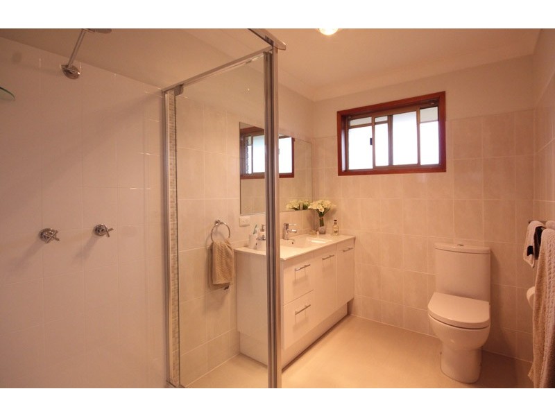 114  Cadogan Street, Carindale QLD 4152