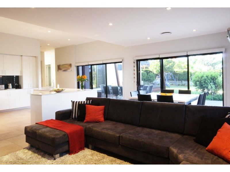 15 Little Close, Wakerley QLD 4154