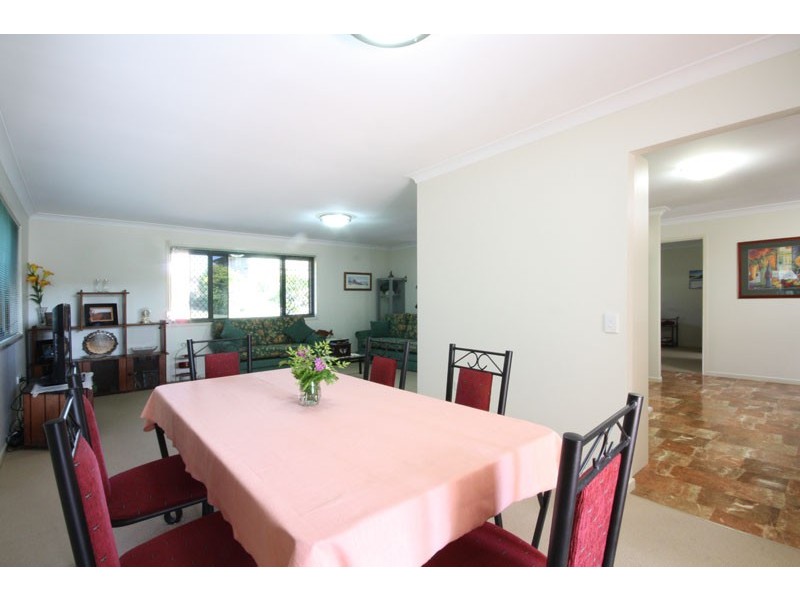 19 Lindisfarne Street, Carindale QLD 4152