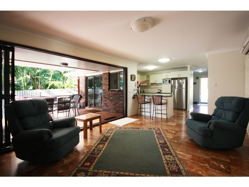 19 Lindisfarne Street, Carindale QLD 4152