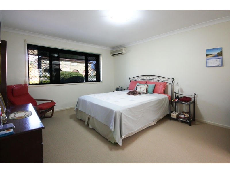 19 Lindisfarne Street, Carindale QLD 4152