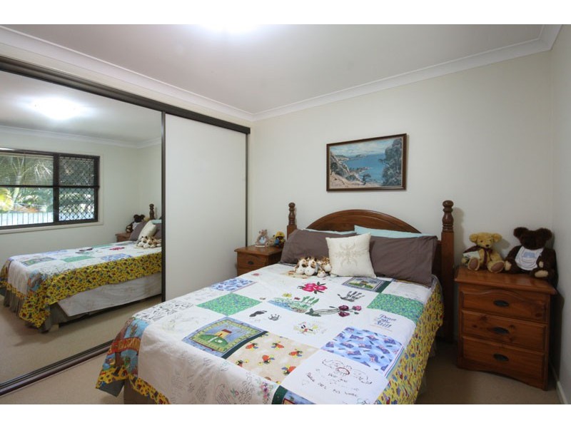 19 Lindisfarne Street, Carindale QLD 4152