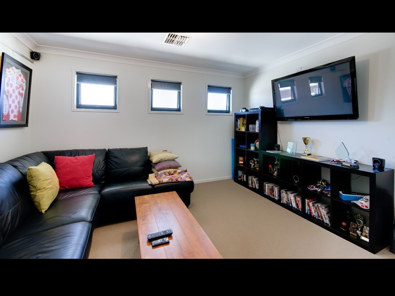 10 Perth Street, Camp Hill QLD 4152